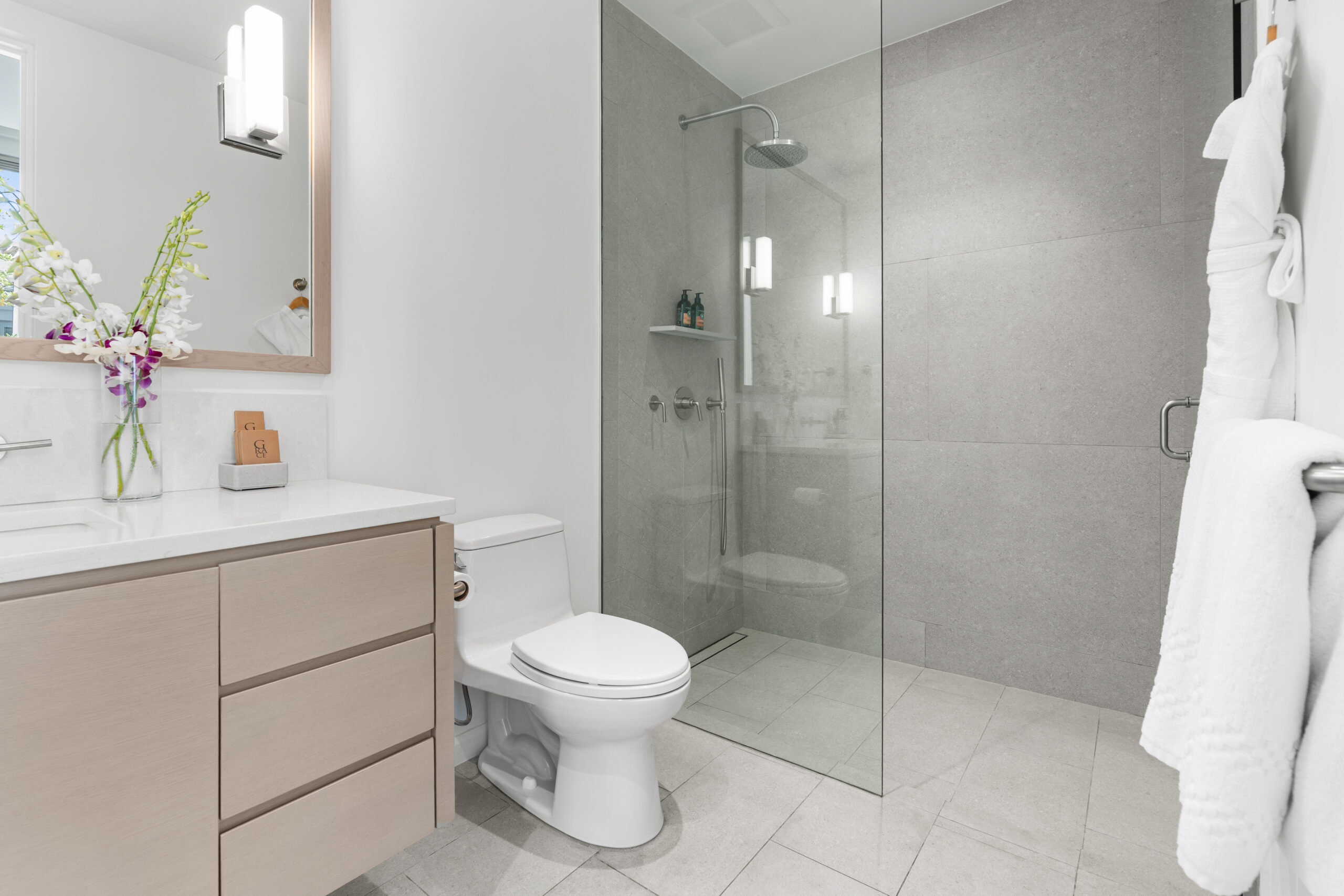 RH V301 Bathroom Den (1)